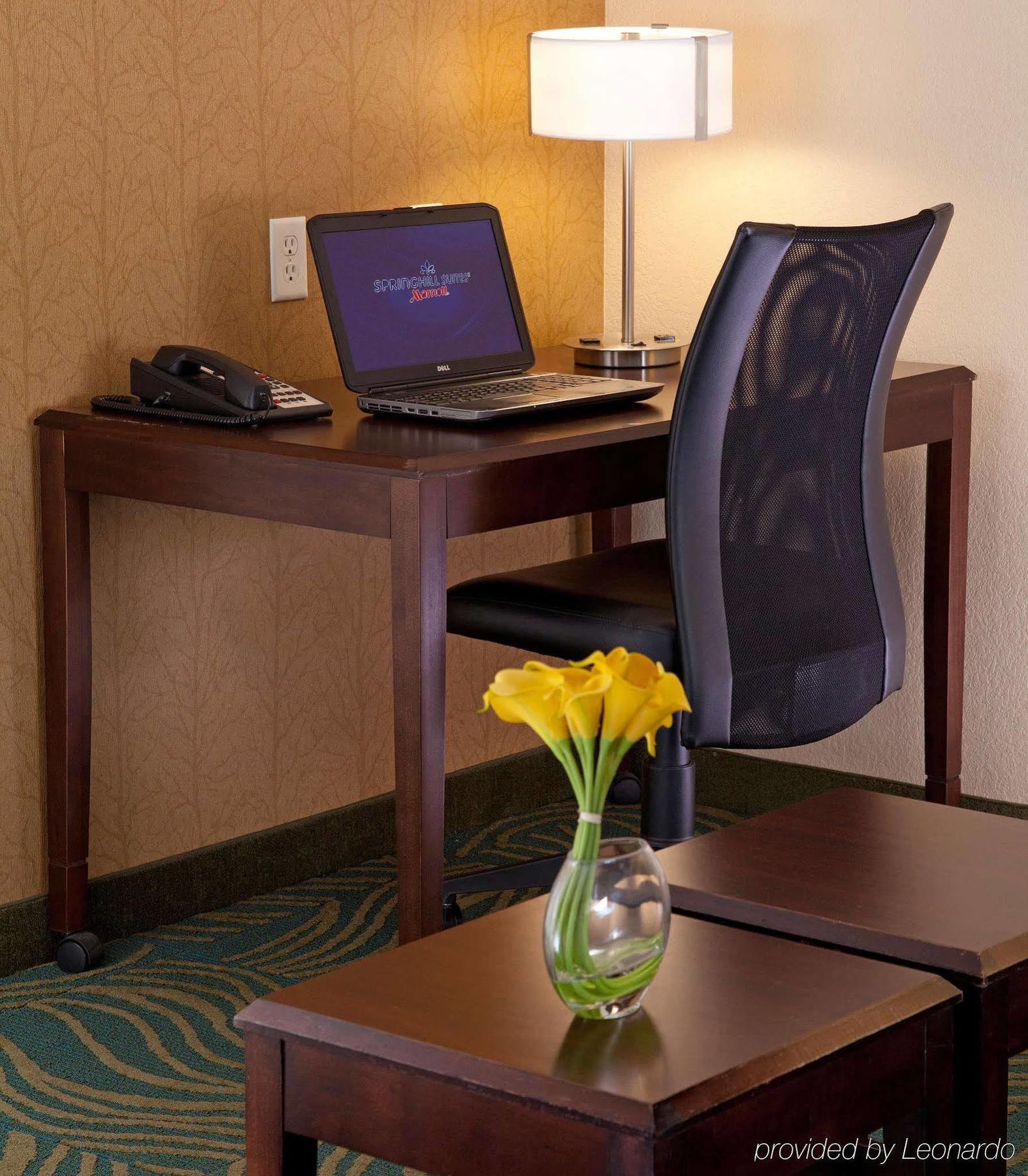 สปริงฮิลล์ สวีท เมดฟอร์ด Hotel ภายนอก รูปภาพ